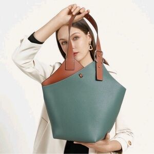 MDBM Maison de Beaute
Marseilles Cholet Bucket Purse
Two-Tone Medium Leather